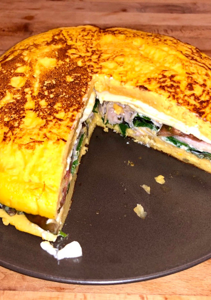 Una foto de Tortilla de patata rellena
