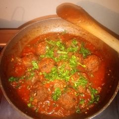 A picture of Meatballs in sauce.