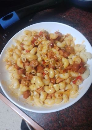 Una foto de Pasta con salsa gustosa