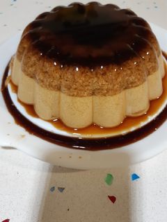 Una foto de Flan tricolor de café