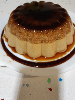 Una foto de Flan tricolor de café