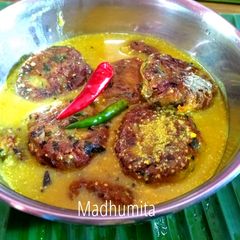 A picture of Cheese Kofta Kadhi.
