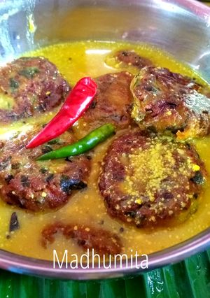 A picture of Cheese Kofta Kadhi.