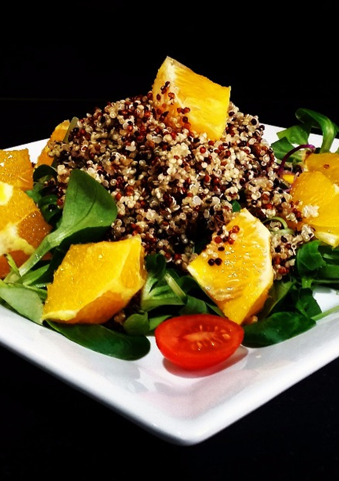 Una foto de Ensalada de quinoa y naranja