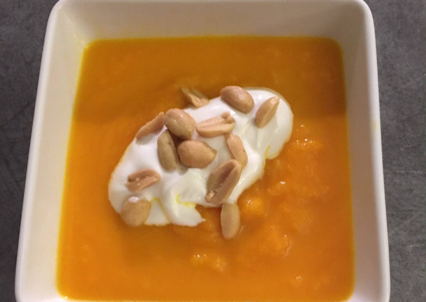 Soupe de carottes Orange et cacahuètes