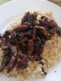 Carne mongoliana con arroz blanco