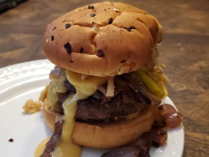 Simple Way Make Recipe Brad&amp;#39;s bacon garlic pub burger that is Can Pamper Your Tongue, Can Spoil the Tongue}