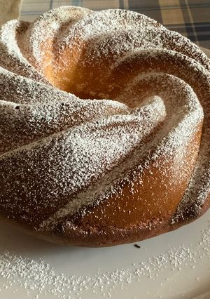 A picture of Condensed Milk and Lemon Bundt Cake.