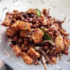 Sambal goreng ikan teri, kacang tanah & tempe রেসিপির প্রধান ছবি