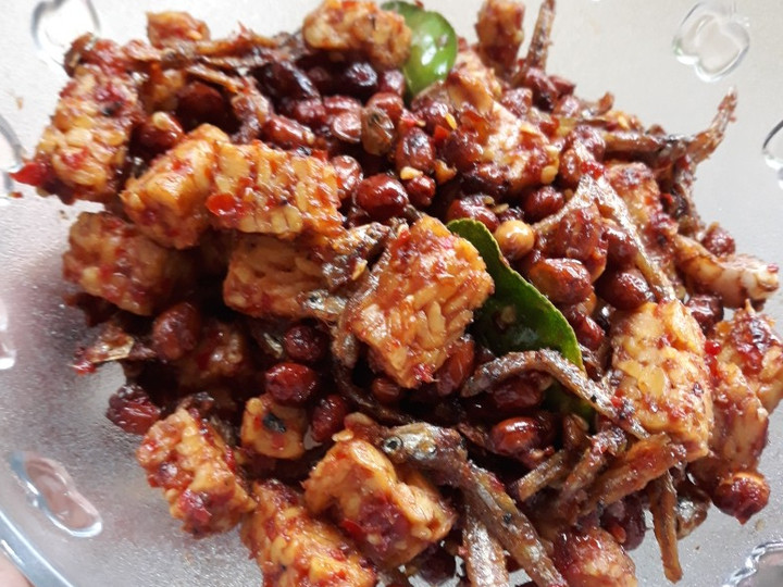  Bagaimana cara bikin Sambal goreng ikan teri, kacang tanah &amp;amp; tempe dijamin istimewa