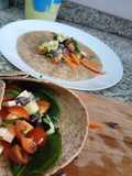 Burritos frescos con salsa de aguacate