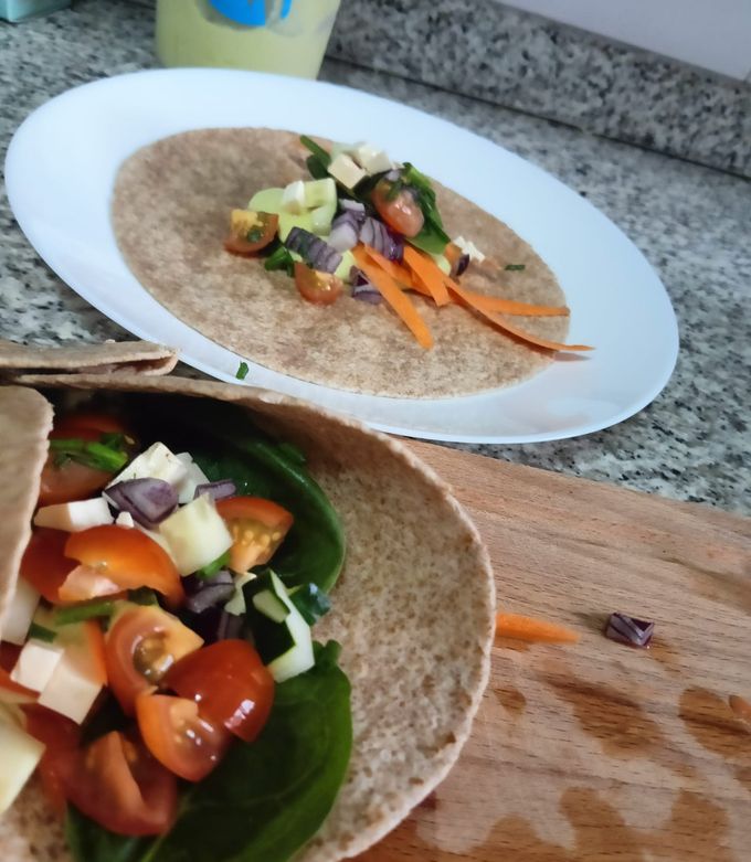 Foto principal de Burritos frescos con salsa de aguacate