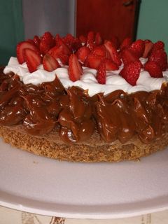 Una foto de Torta para postre o cumpleaños