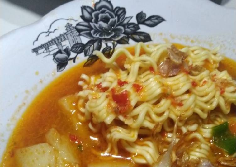 Mie Lenjer Kuah Merah