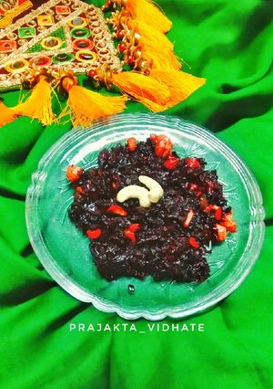 शाही बीटरूट हलवा (Shahi beetroot halva recipe in Marathi) रेसिपी चे मुख्य फोटो