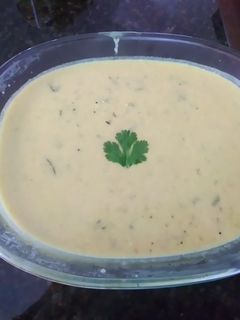 ગુજરાતી કઢી (Gujarati Kadhi Recipe In Gujarati) રેસીપી મુખ્ય ફોટો
