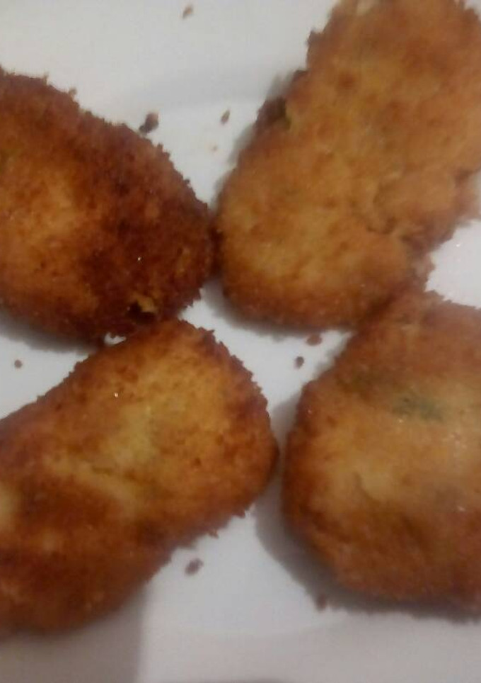 Una foto de Tortitas de patatas con queso rellenas de pollo y jamón 