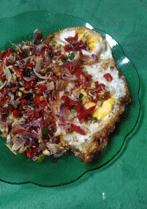 Foto resep Telor ceplok sambel embe bali (debm)