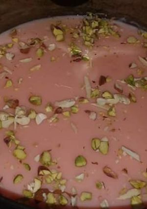 A picture of Strawberry nuts custered.