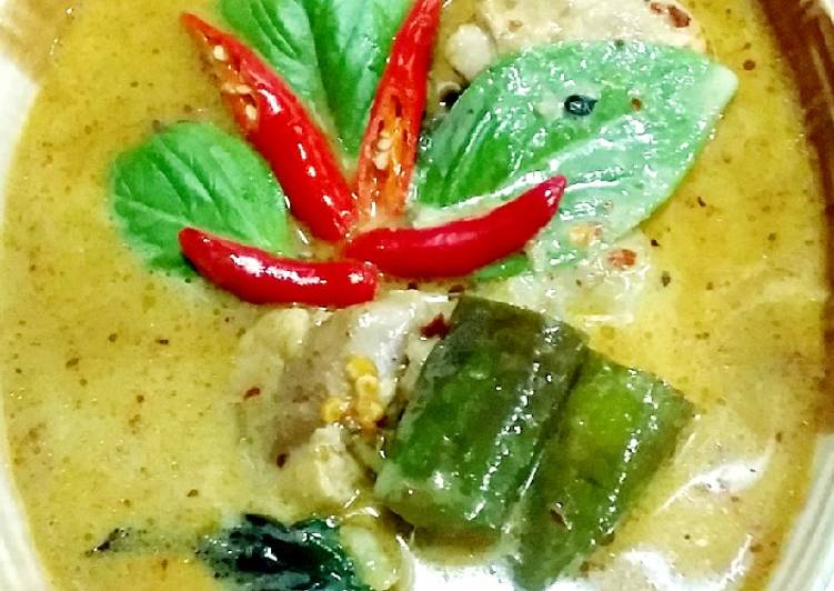 แกงเขียวหวานไก่มะเขือยาว