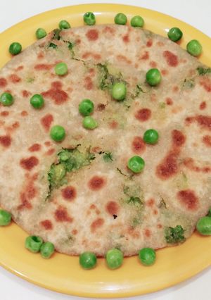 A picture of Green peas paratha.