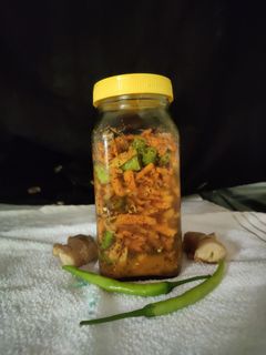 ओल्या हळदीचे लोणचं (olya hardiche lonche recipe in marathi) रेसिपी चे मुख्य फोटो