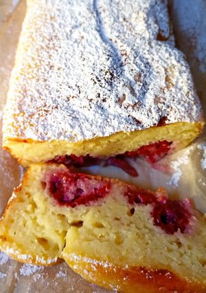 Foto di Cake morbido yogurt greco e lamponi