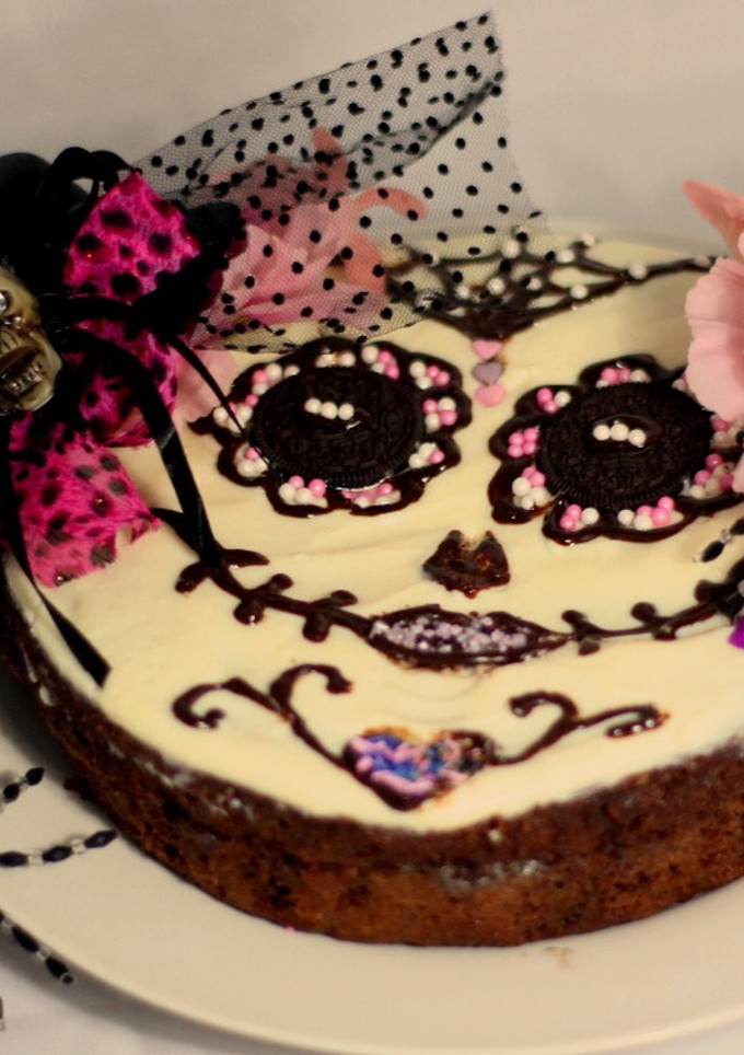 Una foto de Tarta "Catrina, reina de los muertos" de chocolate y Oreos