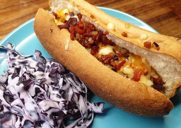 Perrito sin gluten y coleslaw de queso azul