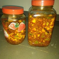 A picture of Raw mango pickle.
