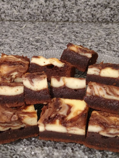 Una foto de Brownie cheesecake fácil | fran cocina