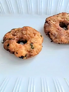 பிரெட் வடை(bread vada recipe in tamil) செய்முறை முக்கிய புகைப்படம்