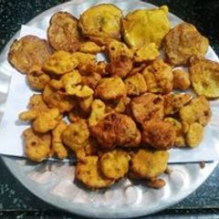 A picture of Aloo Pakora.