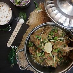 A picture of Mutton white karahi.