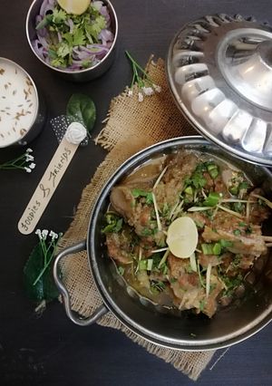 A picture of Mutton white karahi.