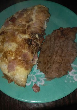 Una foto de Tortilla de huevo, con frijolitos