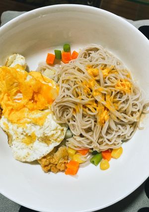 Hình của món Bún lứt rau củ trứng ốp la phô mai.