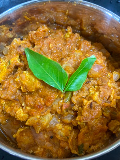 நாட்டுக்கோழி முட்டை ஆம்லெட் குழம்பு (Naattukozhi muttai omelette recipe in tamil) செய்முறை முக்கிய புகைப்படம்