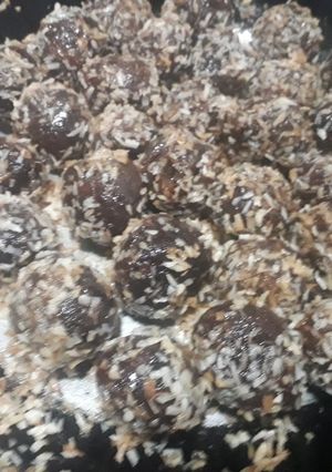 صورة لوصفة تمر محشي بالراشي ومقلي بمبروش جوز الهند والزيت 😋