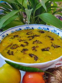 ঘন- মুগ - ডাল (কাঁচা টমেটো - উচ্ছে দিয়ে) (kaccha tomato ar ucche diye moong dal) রেসিপির প্রধান ছবি