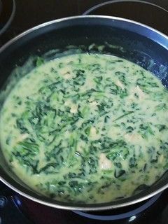 Una foto de Espinacas a la crema con salmón ahumado