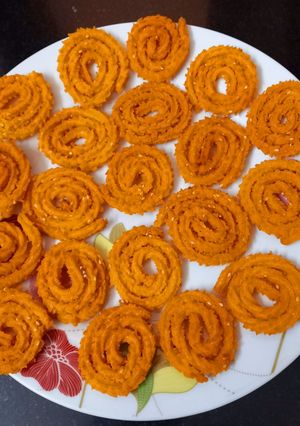 ઇન્સ્ટન્ટ ચકરી (Instant Chakri Recipe In Gujarati) રેસીપી મુખ્ય ફોટો
