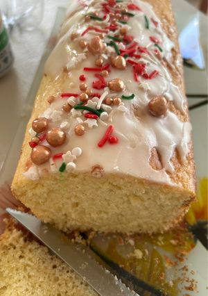 Una foto de Budín navideño y esponjoso de limón para llevar al brindis