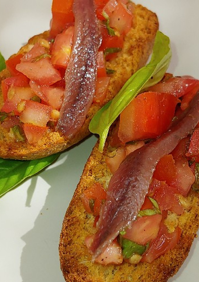 Una foto de Montaditos de anchoas y verduritas