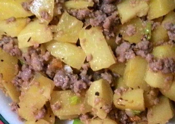 Resep recook Tumis kentang daging cincang oleh Dina