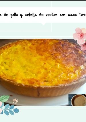 Una foto de Tarta de pollo y cebolla de verdeo con masa integral