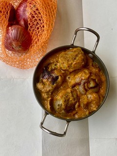 भरवा प्याज़ की सब्ज़ी (bharwa pyaz ki sabzi recipe in Hindi) रेसिपी मुख्य फोटो