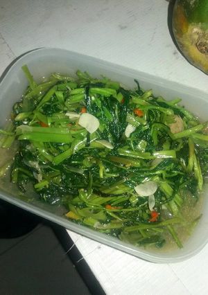 Foto resep Tumis kangkung 😊