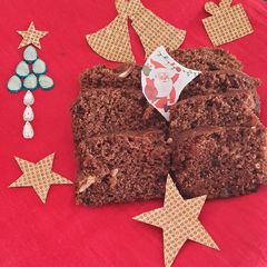 A picture of Christmas plum cake.