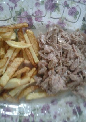 عکسی از دستور تن ماهی و سیب زمینی سرخ کرده 😋😋
